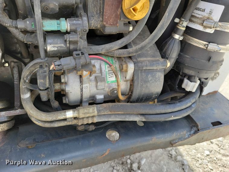 image for item EE0942 2014 Bobcat T650 tracked skid steer loader