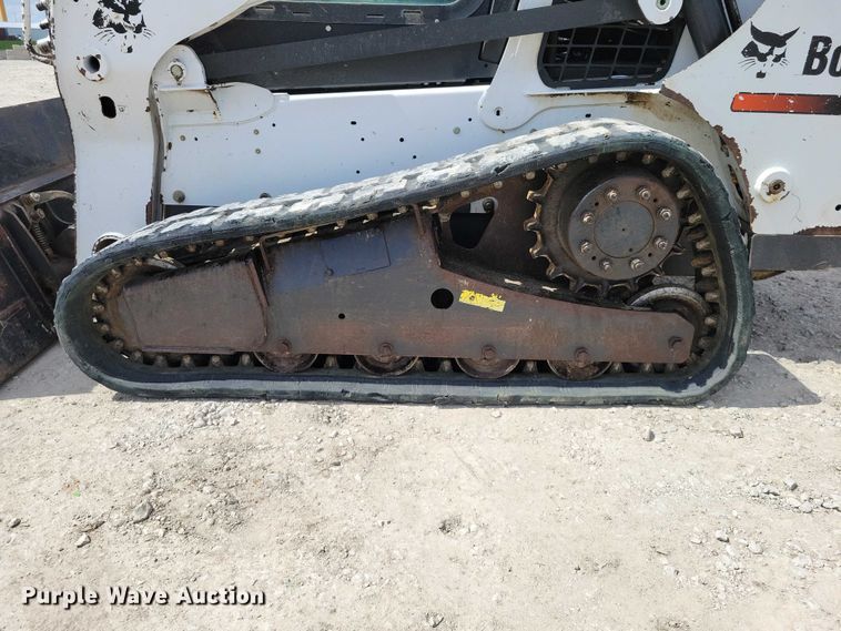 image for item EE0942 2014 Bobcat T650 tracked skid steer loader