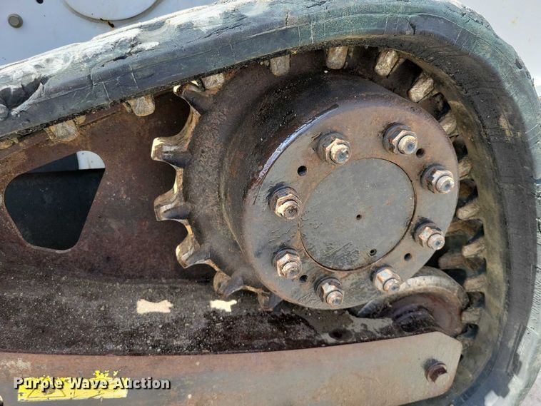 image for item EE0942 2014 Bobcat T650 tracked skid steer loader