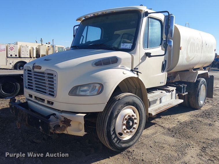 image for item EE5237 2006 Freightliner Business Class M2 water truck