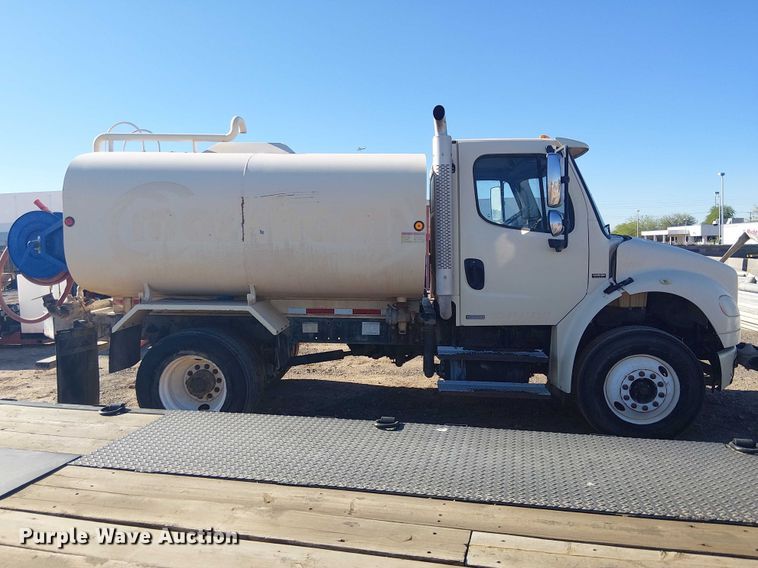 image for item EE5237 2006 Freightliner Business Class M2 water truck