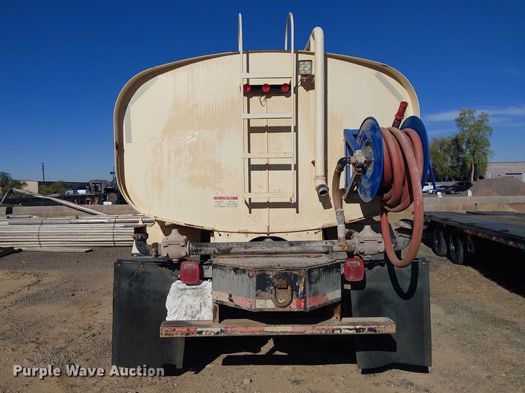 image for item EE5237 2006 Freightliner Business Class M2 water truck