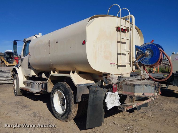 image for item EE5237 2006 Freightliner Business Class M2 water truck