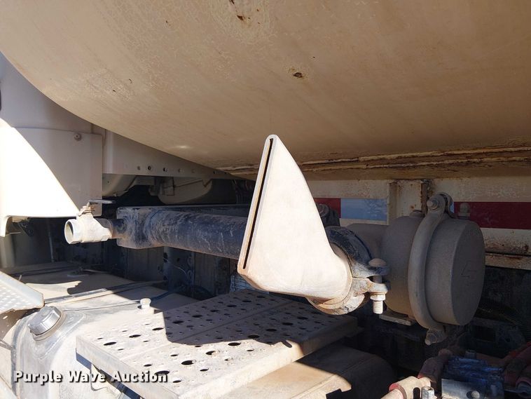 image for item EE5237 2006 Freightliner Business Class M2 water truck