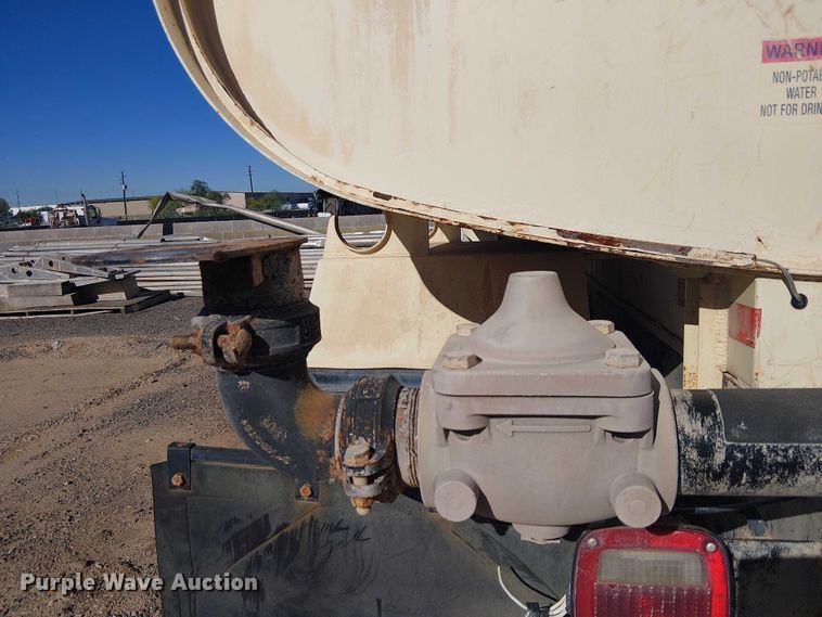 image for item EE5237 2006 Freightliner Business Class M2 water truck