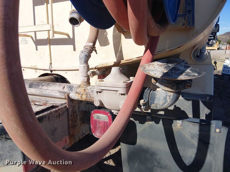 image for item EE5237 2006 Freightliner Business Class M2 water truck