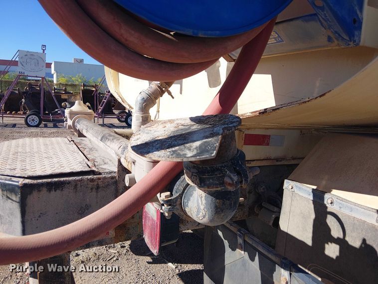 image for item EE5237 2006 Freightliner Business Class M2 water truck