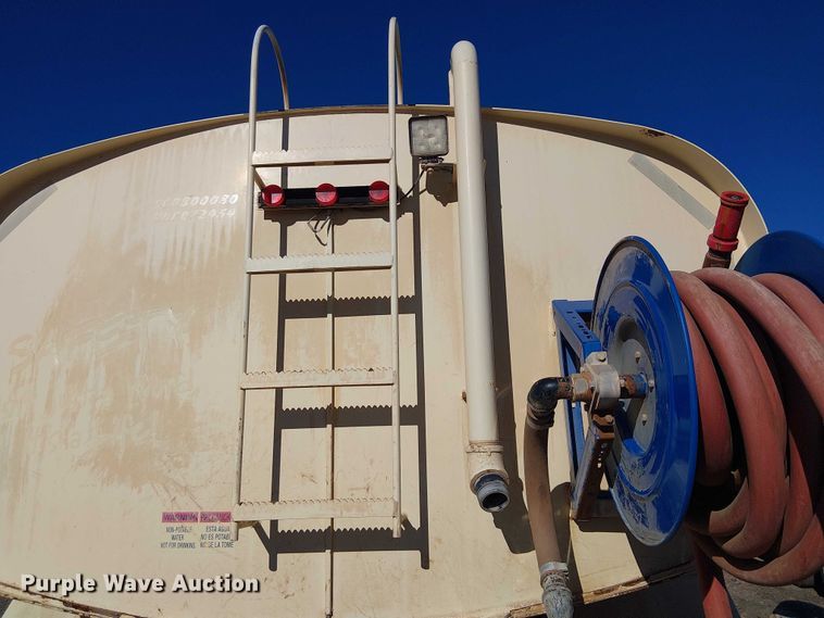 image for item EE5237 2006 Freightliner Business Class M2 water truck