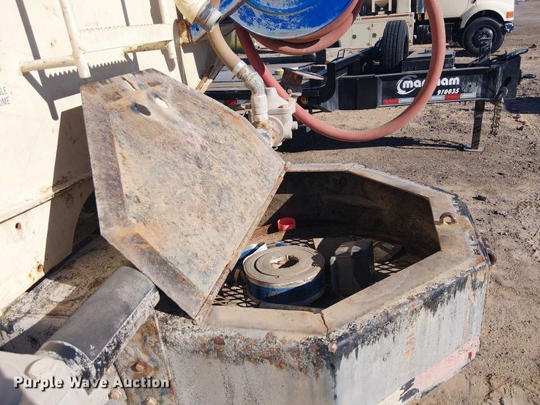 image for item EE5237 2006 Freightliner Business Class M2 water truck