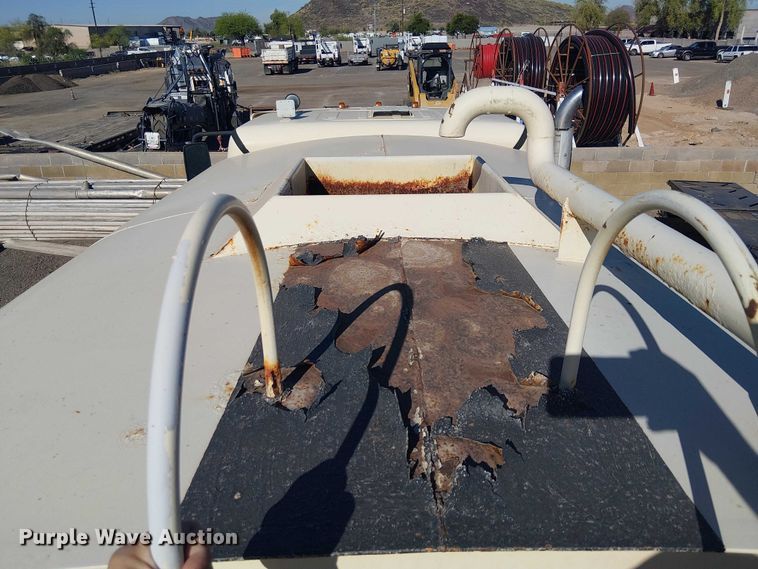 image for item EE5237 2006 Freightliner Business Class M2 water truck