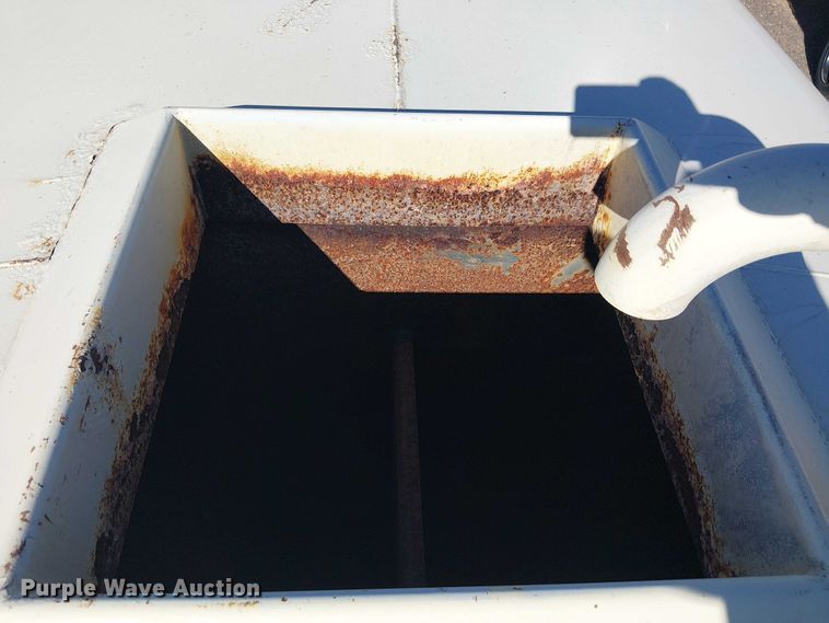 image for item EE5237 2006 Freightliner Business Class M2 water truck