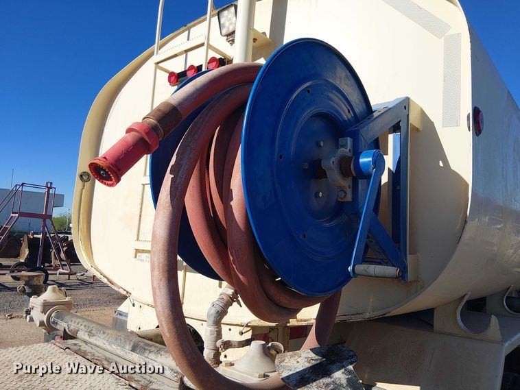 image for item EE5237 2006 Freightliner Business Class M2 water truck