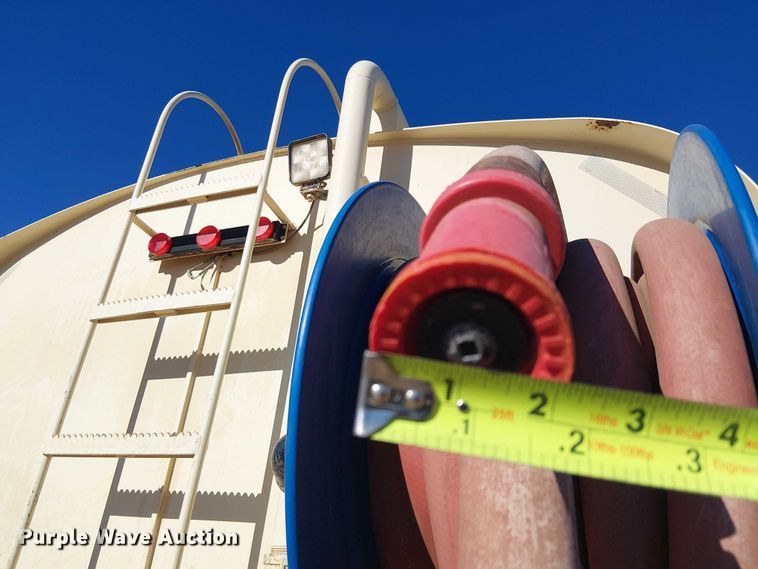 image for item EE5237 2006 Freightliner Business Class M2 water truck