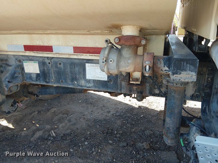 image for item EE5237 2006 Freightliner Business Class M2 water truck