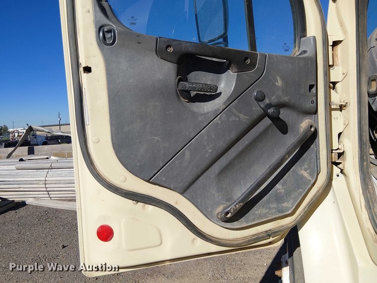 image for item EE5237 2006 Freightliner Business Class M2 water truck