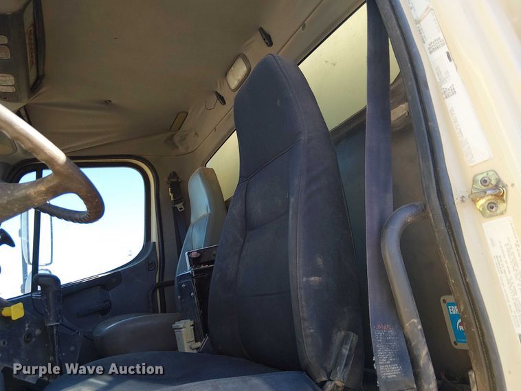 image for item EE5237 2006 Freightliner Business Class M2 water truck