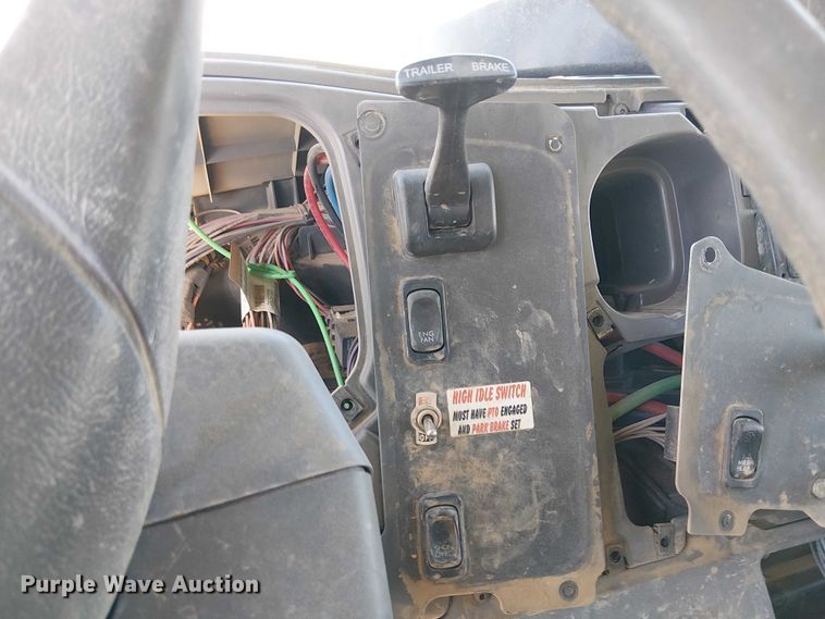 image for item EE5237 2006 Freightliner Business Class M2 water truck