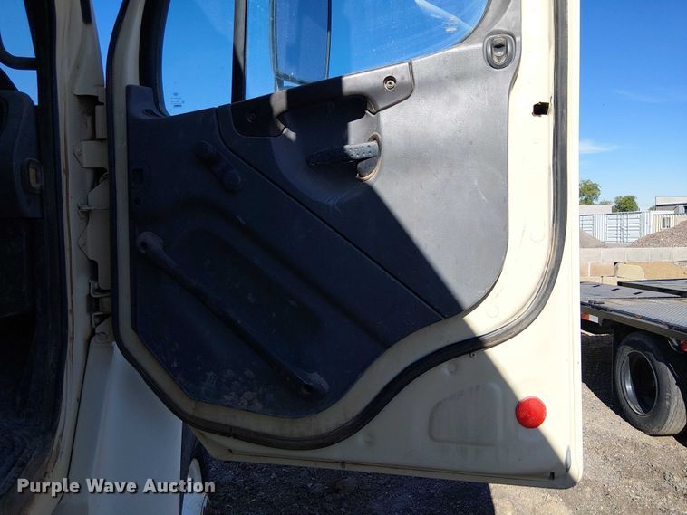 image for item EE5237 2006 Freightliner Business Class M2 water truck