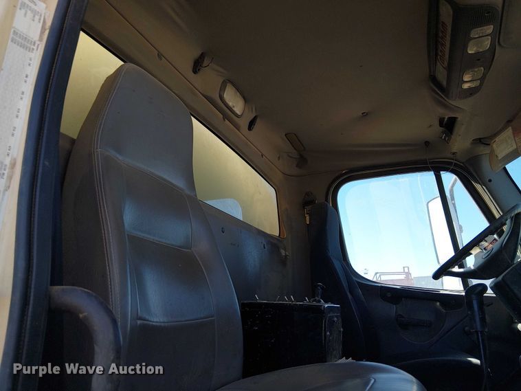 image for item EE5237 2006 Freightliner Business Class M2 water truck