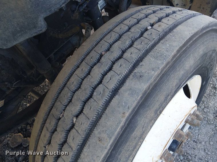 image for item EE5237 2006 Freightliner Business Class M2 water truck