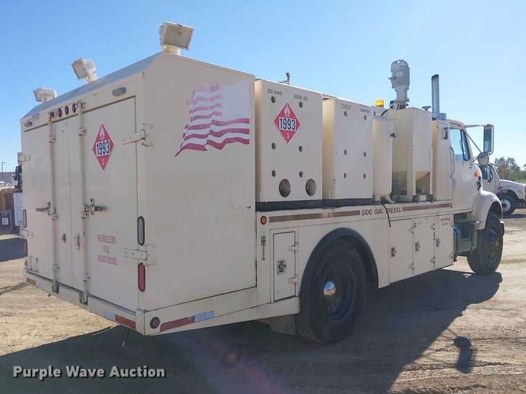 image for item EE5238 1993 International 8100 fuel / lube truck