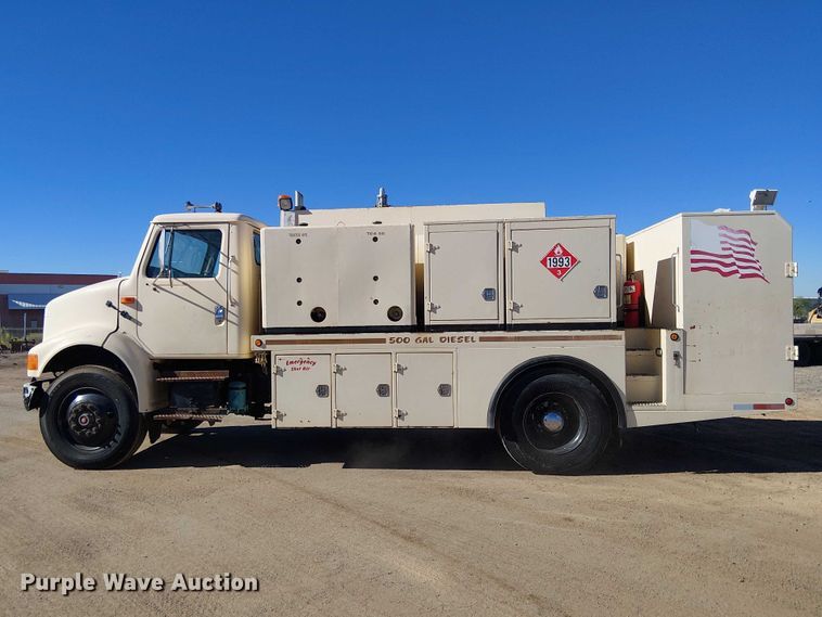 image for item EE5238 1993 International 8100 fuel / lube truck