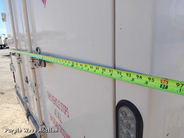 image for item EE5238 1993 International 8100 fuel / lube truck