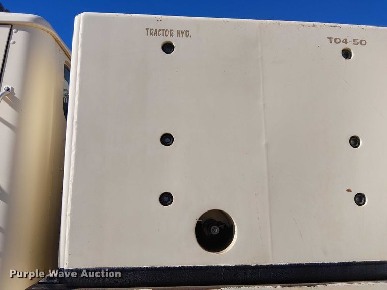 image for item EE5238 1993 International 8100 fuel / lube truck