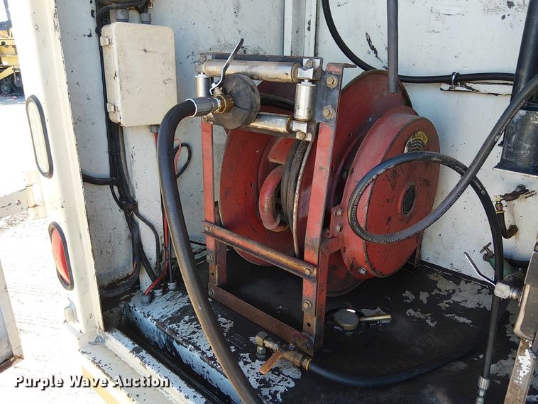 image for item EE5238 1993 International 8100 fuel / lube truck