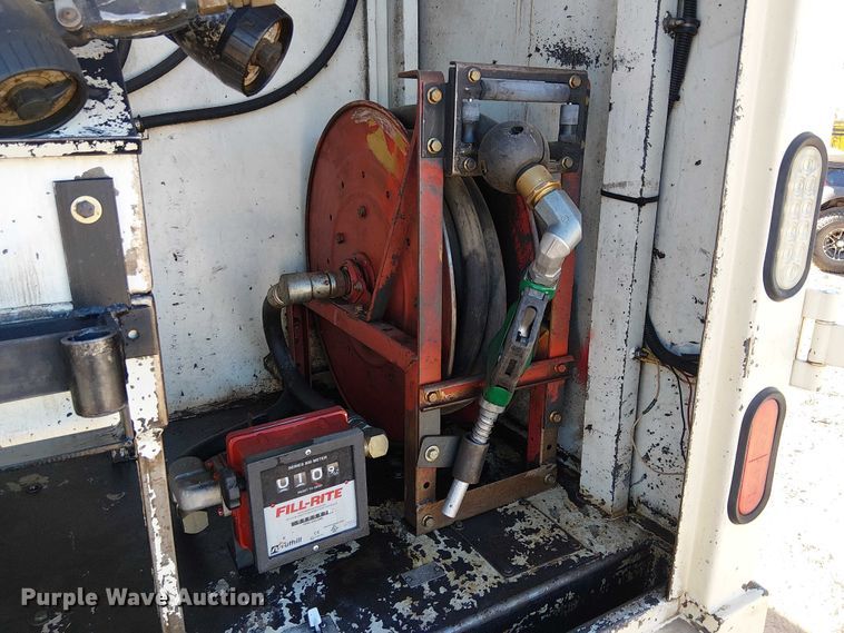 image for item EE5238 1993 International 8100 fuel / lube truck