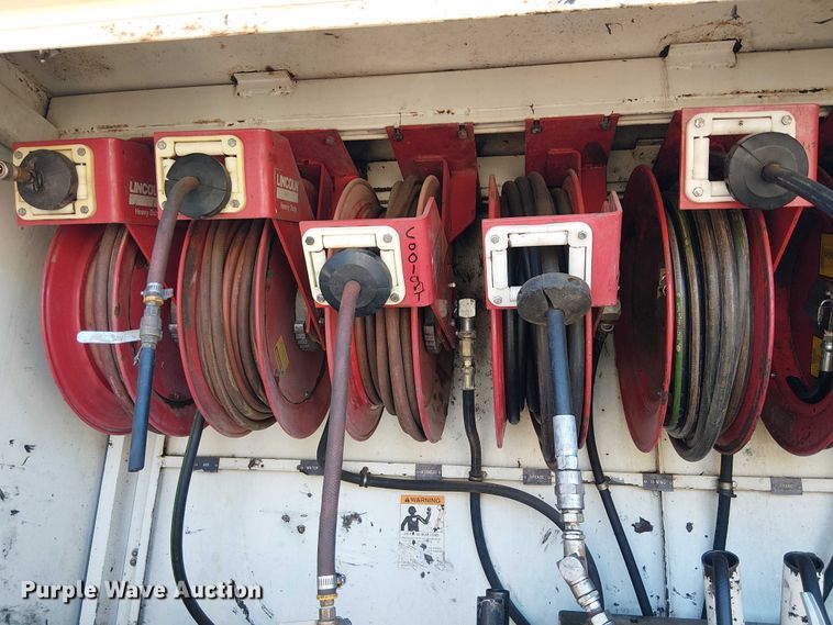 image for item EE5238 1993 International 8100 fuel / lube truck