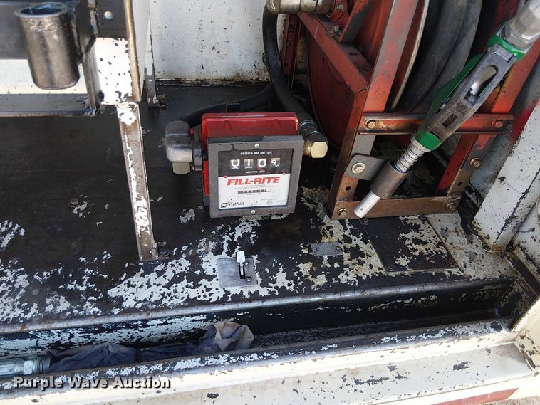 image for item EE5238 1993 International 8100 fuel / lube truck