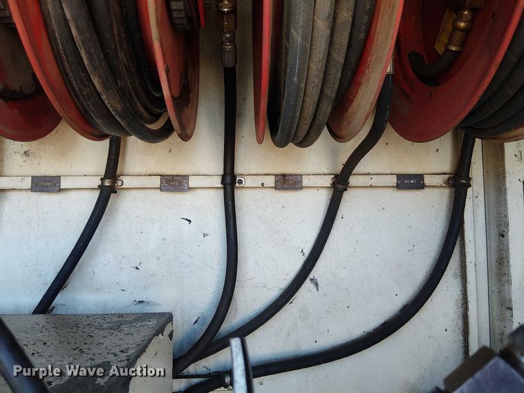 image for item EE5238 1993 International 8100 fuel / lube truck