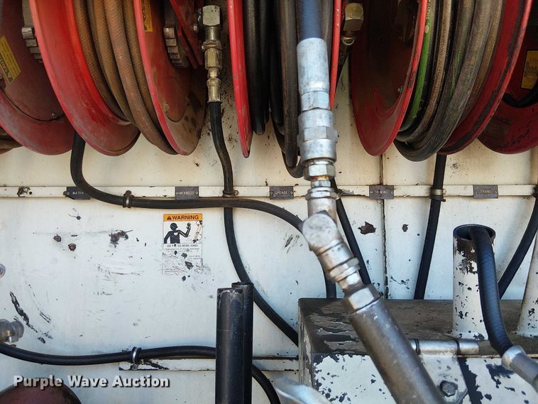 image for item EE5238 1993 International 8100 fuel / lube truck