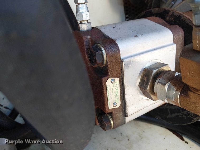 image for item EE5238 1993 International 8100 fuel / lube truck