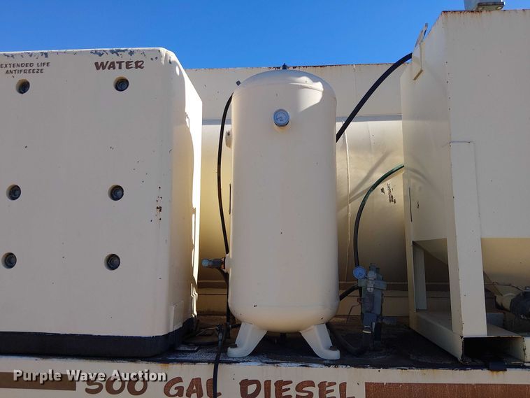 image for item EE5238 1993 International 8100 fuel / lube truck