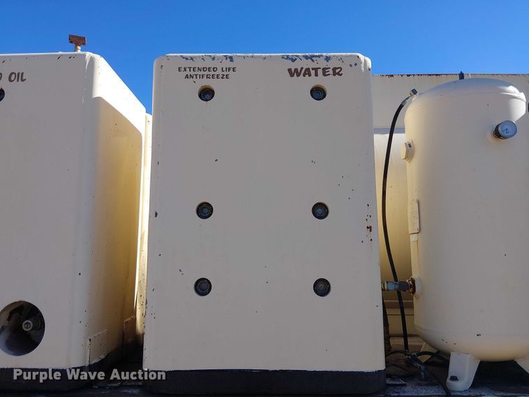 image for item EE5238 1993 International 8100 fuel / lube truck