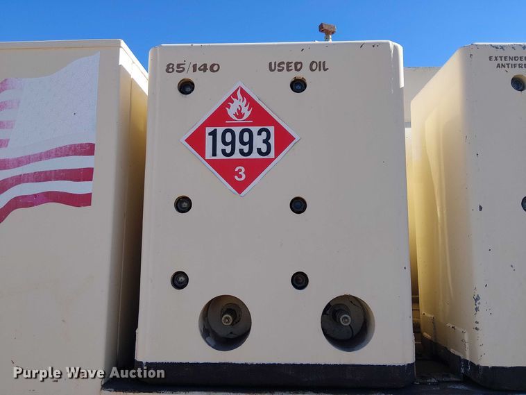 image for item EE5238 1993 International 8100 fuel / lube truck