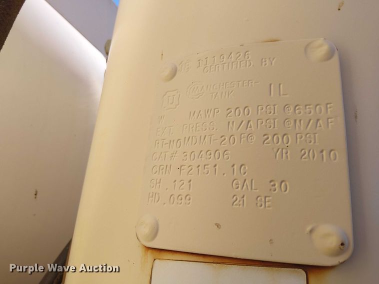 image for item EE5238 1993 International 8100 fuel / lube truck