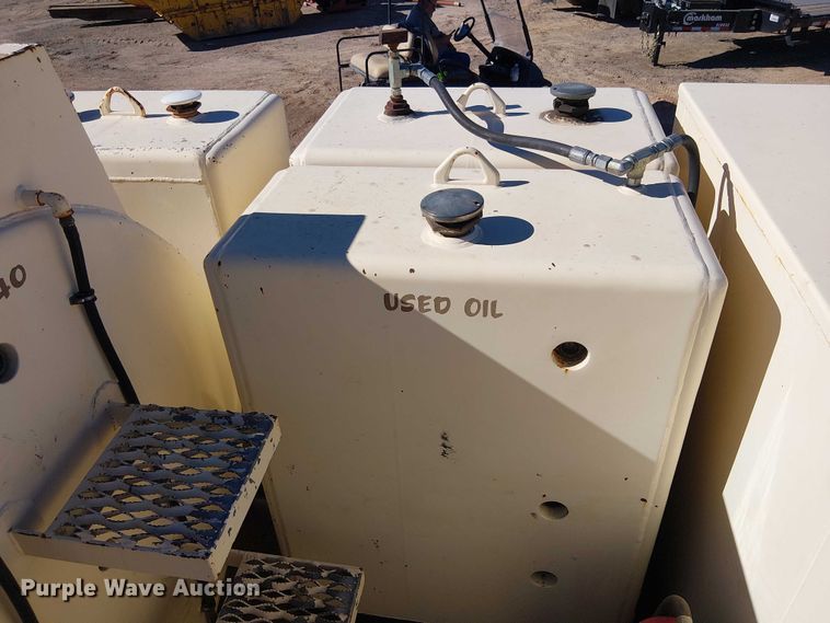 image for item EE5238 1993 International 8100 fuel / lube truck