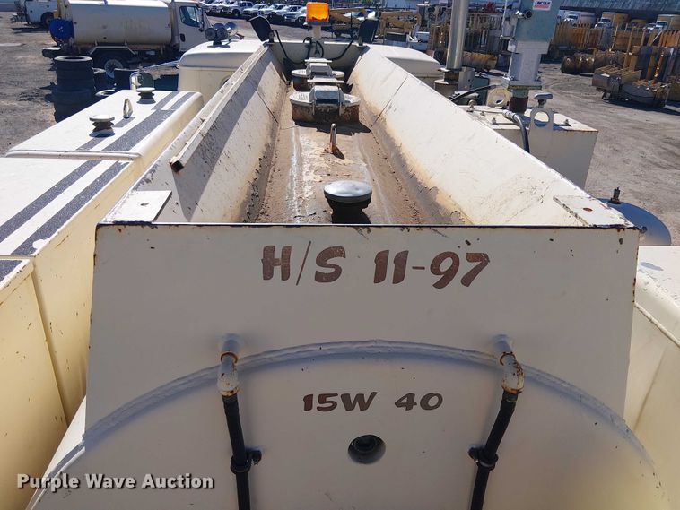 image for item EE5238 1993 International 8100 fuel / lube truck