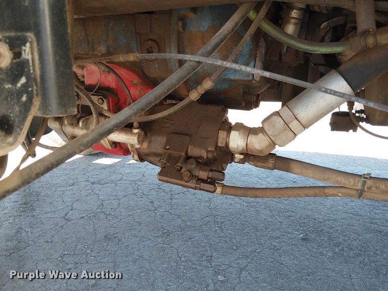 image for item EE5238 1993 International 8100 fuel / lube truck