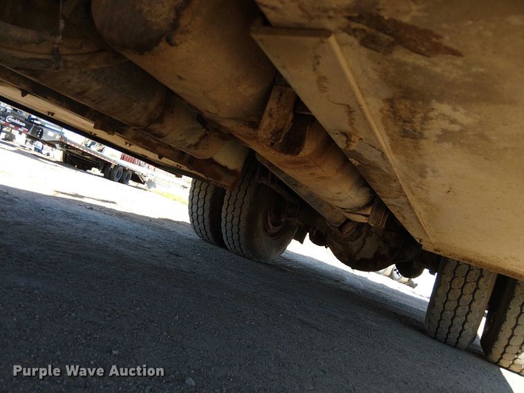 image for item EE5238 1993 International 8100 fuel / lube truck