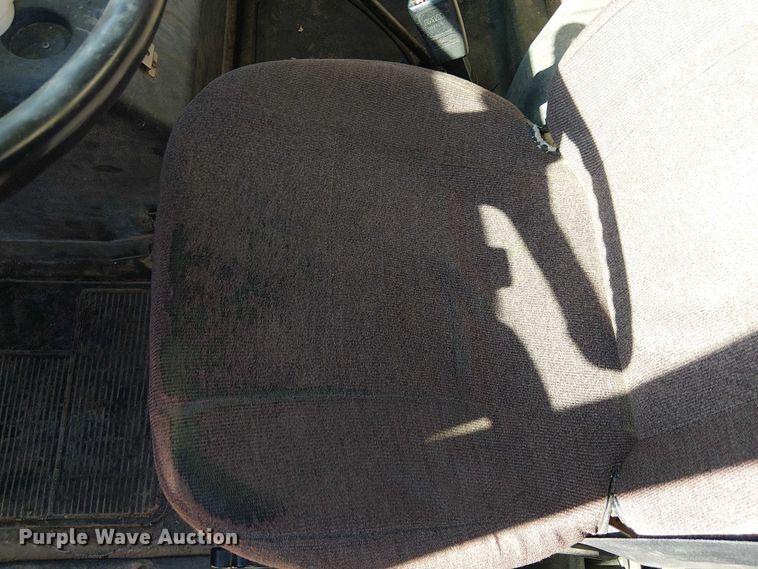 image for item EE5238 1993 International 8100 fuel / lube truck