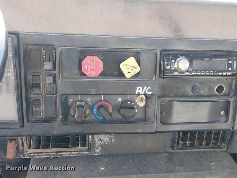 image for item EE5238 1993 International 8100 fuel / lube truck