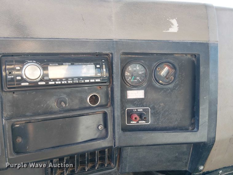 image for item EE5238 1993 International 8100 fuel / lube truck