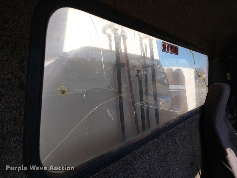 image for item EE5238 1993 International 8100 fuel / lube truck