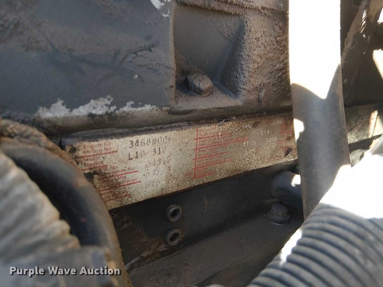 image for item EE5238 1993 International 8100 fuel / lube truck