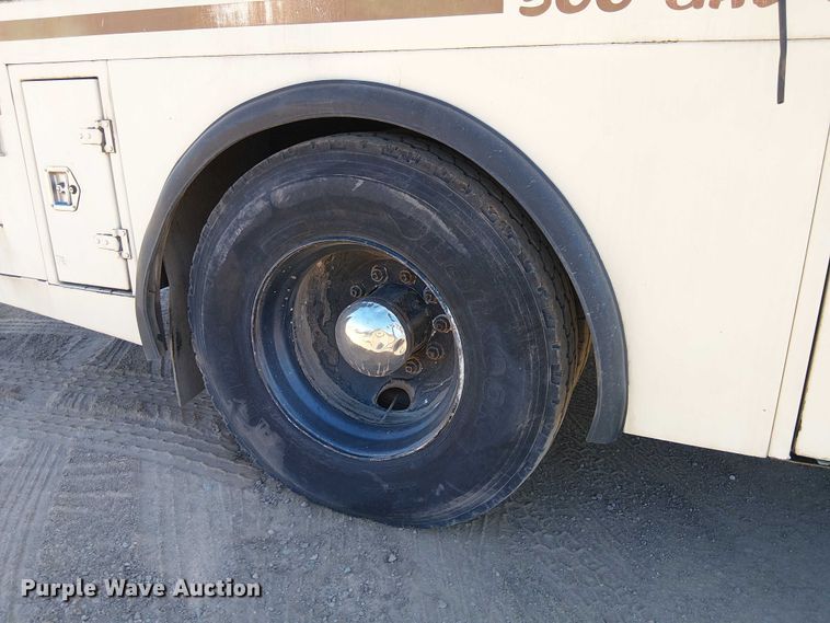 image for item EE5238 1993 International 8100 fuel / lube truck