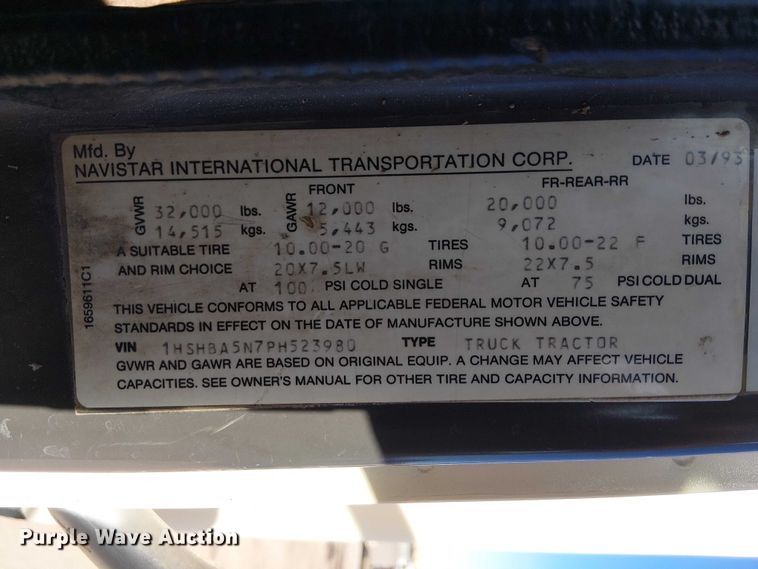 image for item EE5238 1993 International 8100 fuel / lube truck